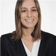 Soy Psicóloga, actualmente curso el máster de clínica infantojuvenil y estoy dando classes de refuerzo en un centro pedagógico.